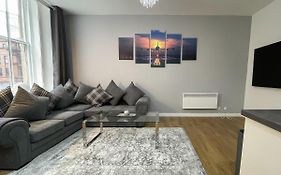 Exquisite 2Br Flat Near Central Train Station